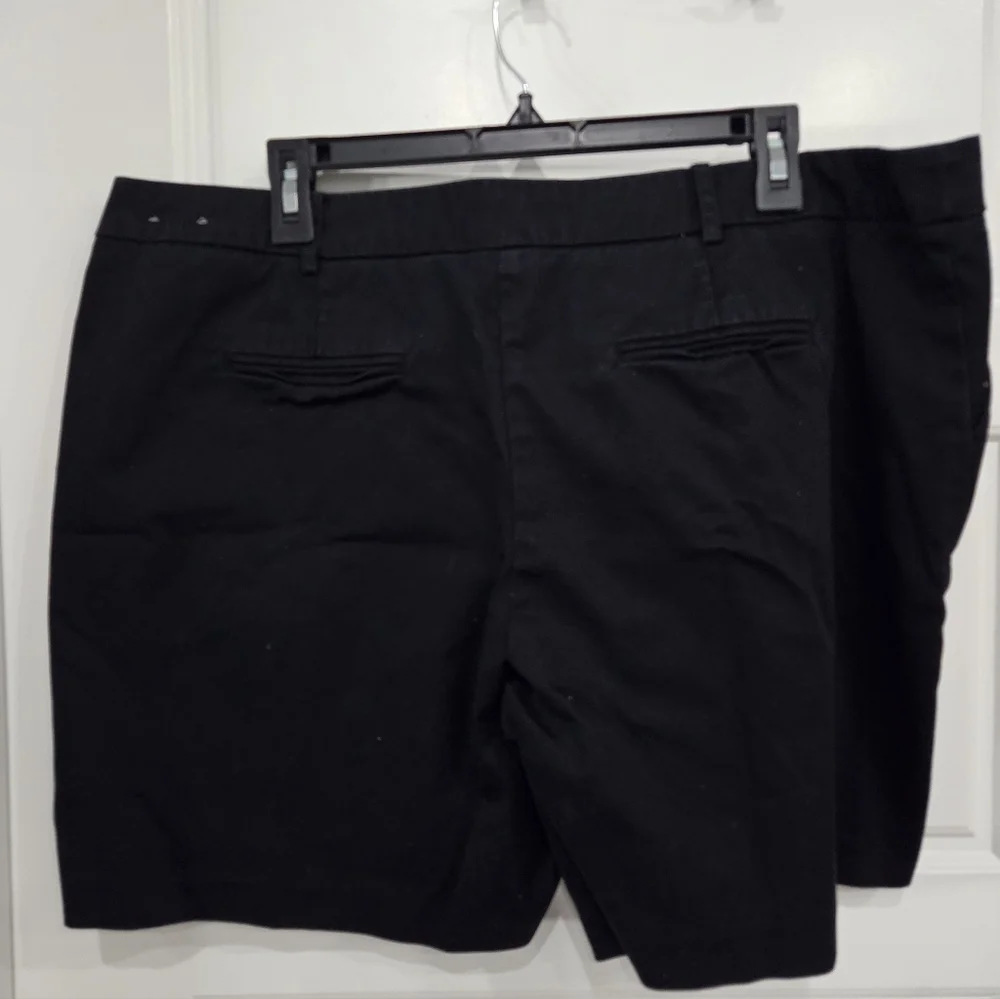 WORTHINGTON WOMEN'S BLACK SHORTS SIZE 18